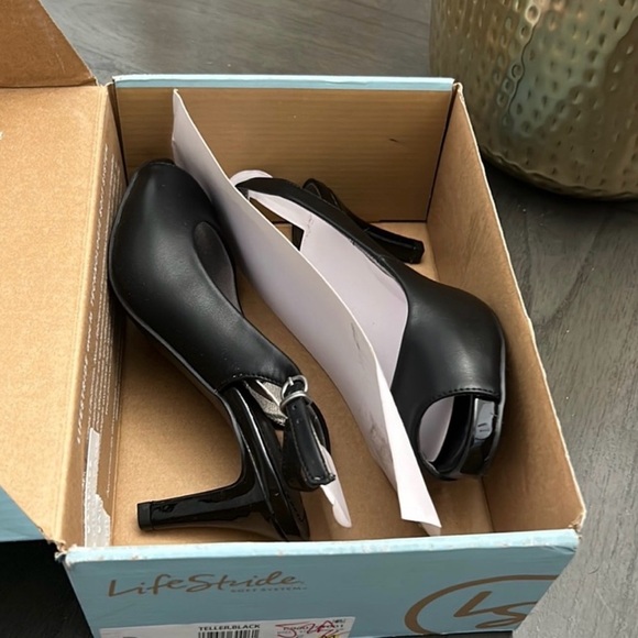 LifeStride Teller Sandal - Picture 2 of 11